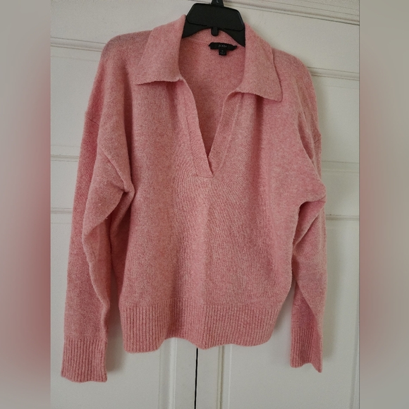 J. Crew V-Neck Sweater.like New.pit To Pit 23".Ultra Sofft. - Picture 2 of 7